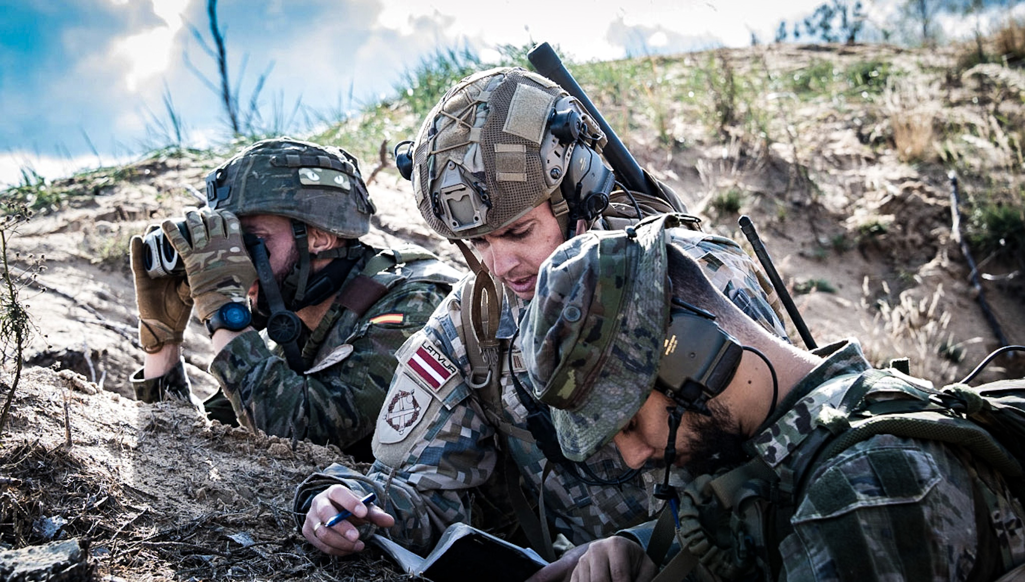 美国防部：8500名美军处于高度戒备状态，随时可能部署至东欧休闲区蓝鸢梦想 - Www.slyday.coM