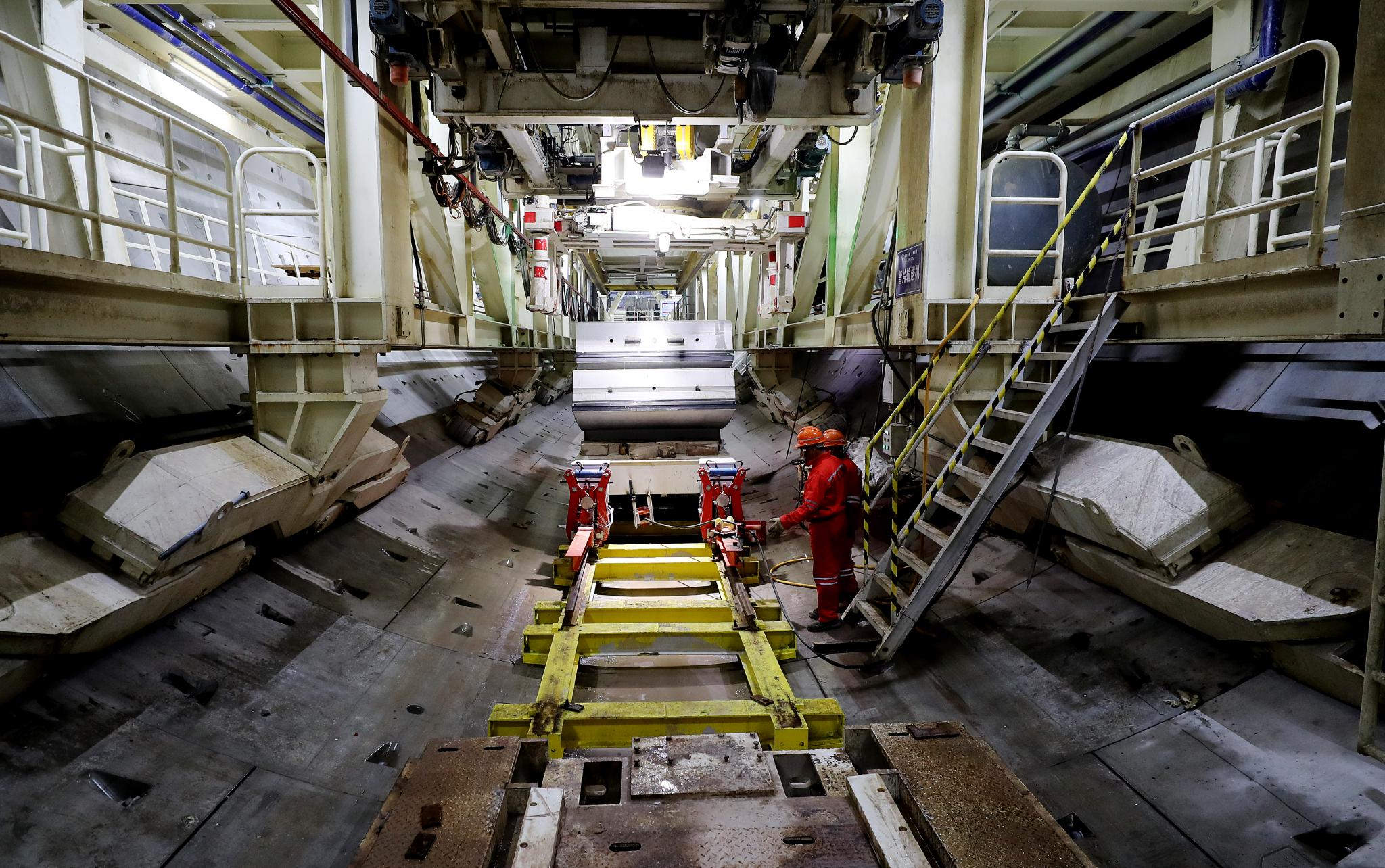 上海盾构先锋队地铁施工忙