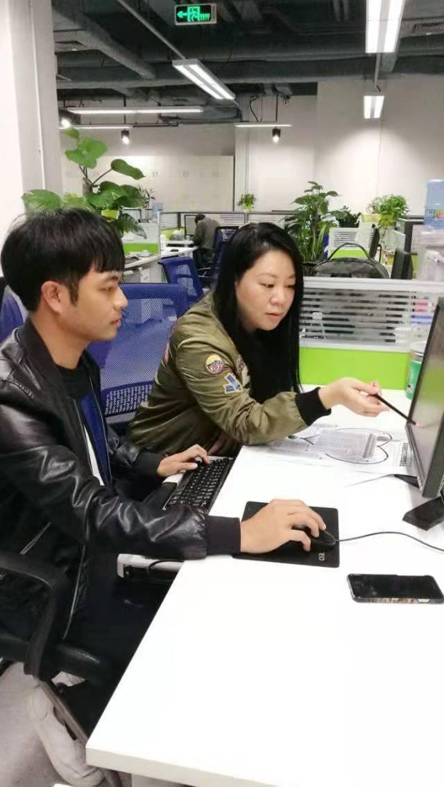 媒体人的春节：我和环卫工人一起吃年夜饭休闲区蓝鸢梦想 - Www.slyday.coM