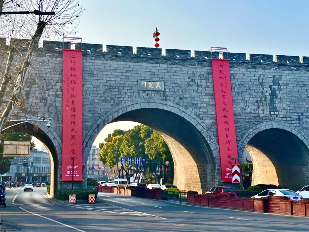 武定门,为南京城墙民国增辟城门之一,1934年建成,其形制原为东向,西式