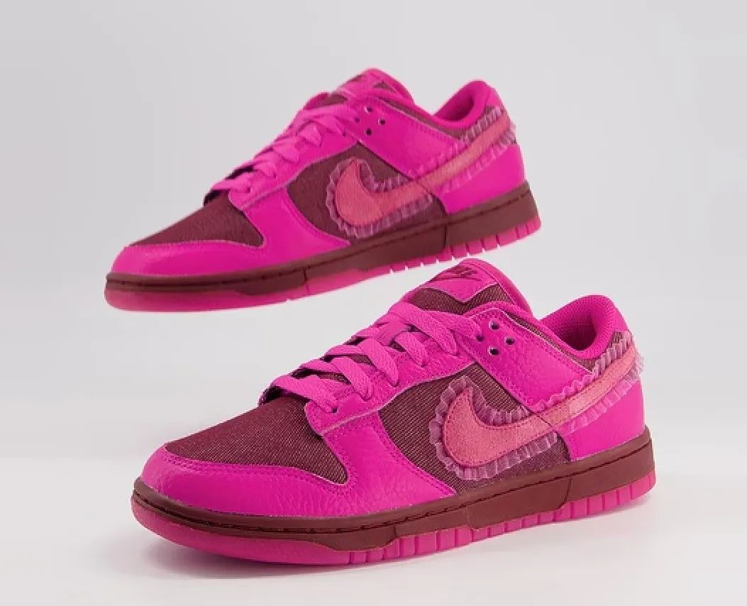 耐克dunk"蕾丝边"情人节限定提前上脚曝光,黑丝yyds!__财经头条