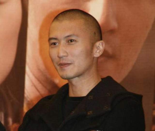 胡歌痞气徐海乔诡异朱亚文时尚男星光头造型差异大