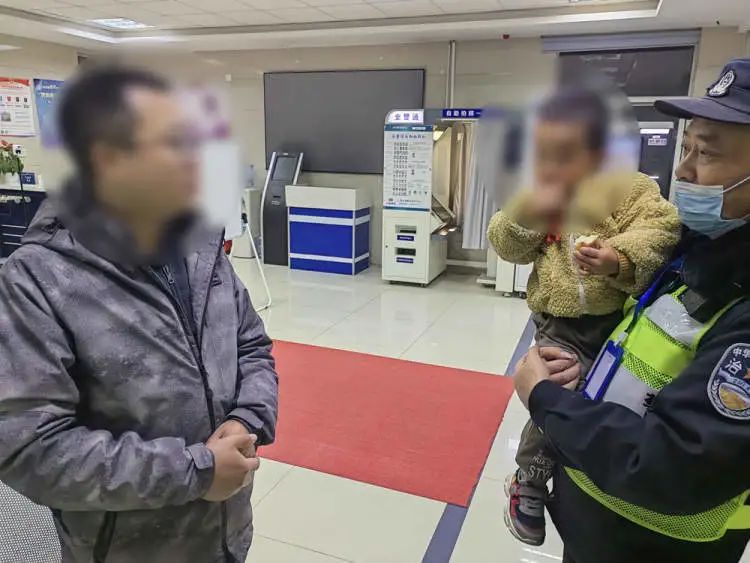 上海警方深夜找上门，男子才知2岁儿子已出门溜达2公里休闲区蓝鸢梦想 - Www.slyday.coM
