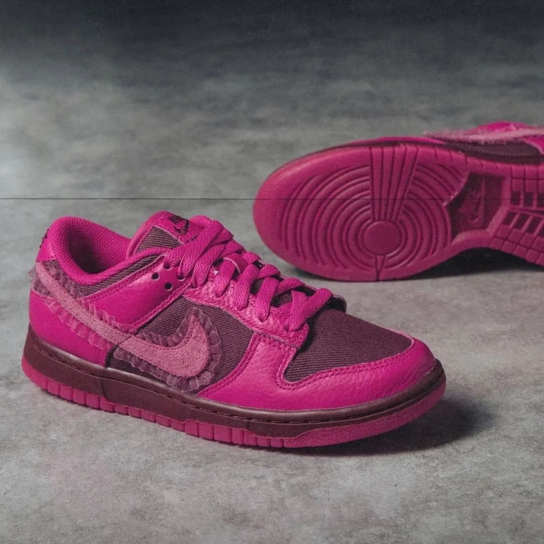 耐克dunk"蕾丝边"情人节限定提前上脚曝光,黑丝yyds!__财经头条