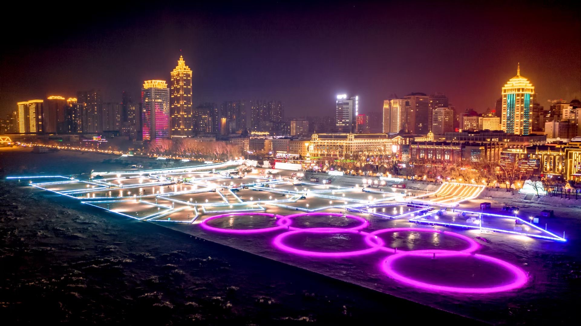 哈尔滨松花江冰雪嘉年华夜景.