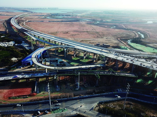 新机场路网建设溪东路a标段主线10座高架桥梁全部贯通