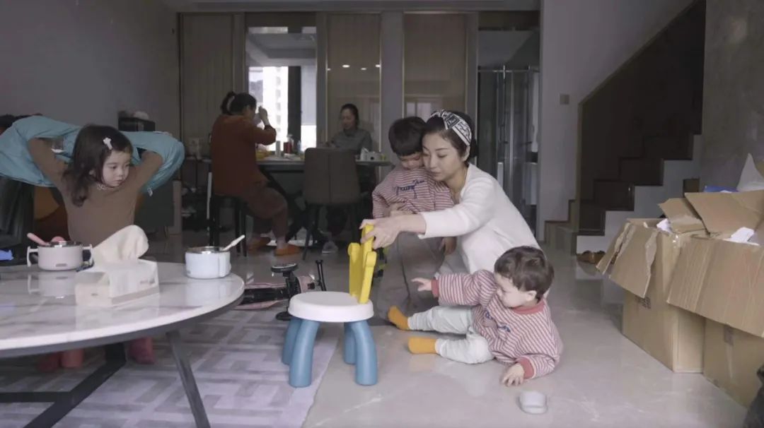 30岁美女模特试管生下混血三胞胎：一个月花销10万，已存够钱把孩子养大成人休闲区蓝鸢梦想 - Www.slyday.coM