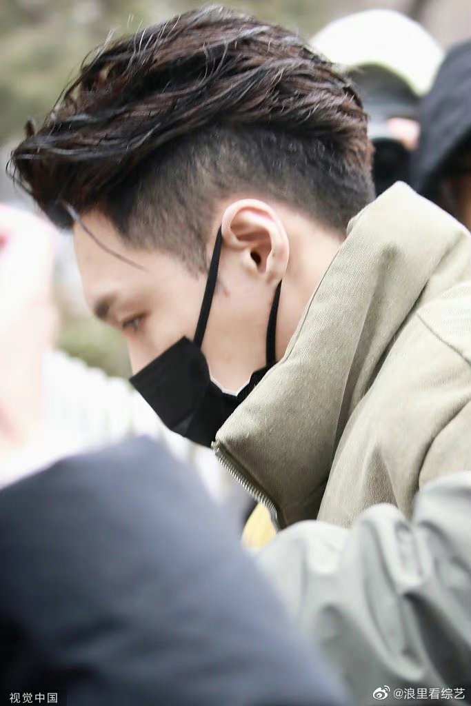 这发型爱了!|张艺兴|央视春晚_新浪新闻