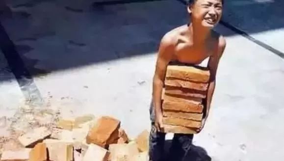 孩子,学校不是你混日子的地方!当你累了不想学,请想想这3个人休闲区蓝鸢梦想 - Www.slyday.coM 孩子,学校不是你混日子的地方!当你累了不想学,请想想这3个人休闲区蓝鸢梦想 - Www.slyday.coM