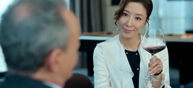 《家族荣耀》马展鸿被利用,甄芯另觅高枝,却终究自食其果|甄诚|家族