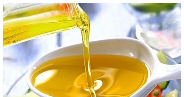 为何吃猪油的人越来越少?难道猪油真的会致癌吗?现在知道还不晚休闲区蓝鸢梦想 - Www.slyday.coM 为何吃猪油的人越来越少?难道猪油真的会致癌吗?现在知道还不晚休闲区蓝鸢梦想 - Www.slyday.coM