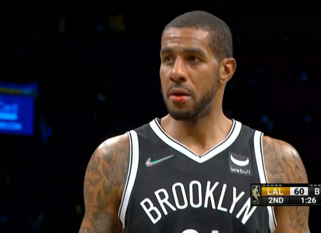 詹姆斯吊打篮网，遭对手疯狂挑衅，隔扣詹皇之人起立鼓掌怼脸嘲笑休闲区蓝鸢梦想 - Www.slyday.coM