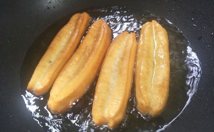 炸油条不要加酵母,教你正确配方,油条蓬松酥脆,放凉了也不硬休闲区蓝鸢梦想 - Www.slyday.coM 炸油条不要加酵母,教你正确配方,油条蓬松酥脆,放凉了也不硬休闲区蓝鸢梦想 - Www.slyday.coM