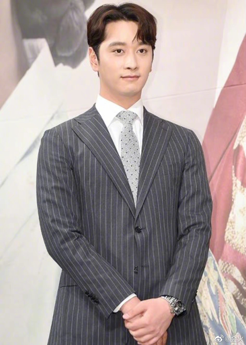 据韩媒黄灿盛正在准备与比自己大8岁的素人结婚