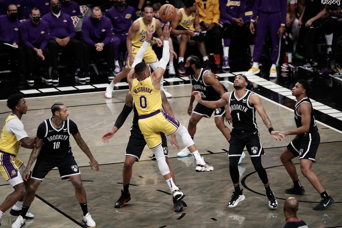 浓眉复出8分4帽湖人大胜篮网詹皇3376哈登空砍331211