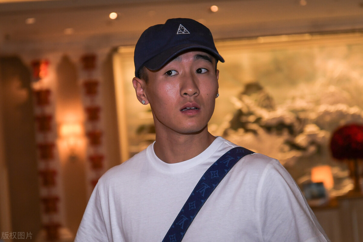 张琳芃坐镇后场,戴伟浚领衔中前场,锋线组合有惊喜|张琳芃|蒿俊闵