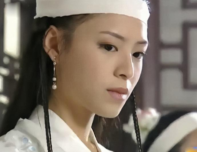 "披麻戴孝"也难掩如花美貌,仙侠剧只学到皮毛|孝服|造型|周海媚_新浪