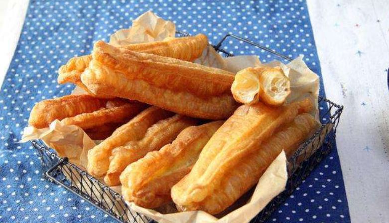 炸油条不要加酵母,教你正确配方,油条蓬松酥脆,放凉了也不硬休闲区蓝鸢梦想 - Www.slyday.coM 炸油条不要加酵母,教你正确配方,油条蓬松酥脆,放凉了也不硬休闲区蓝鸢梦想 - Www.slyday.coM