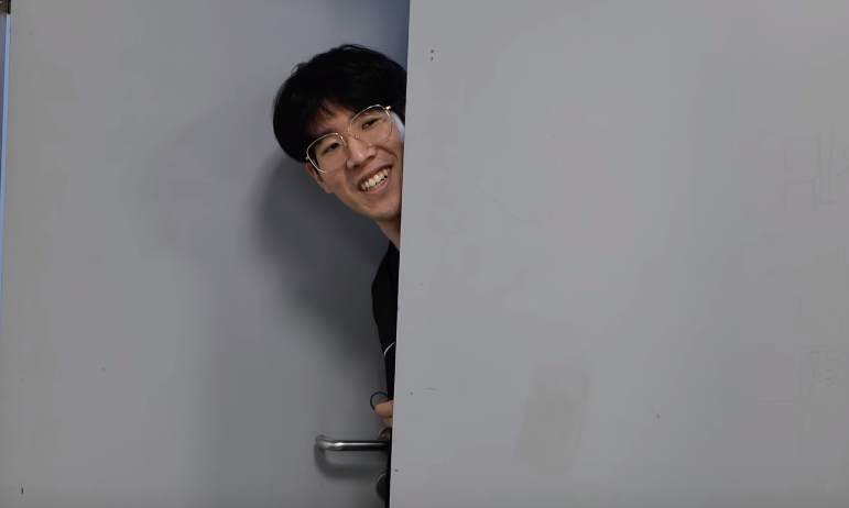 ig三叉戟以别样的方式再聚,theshy探头的样子让人泪