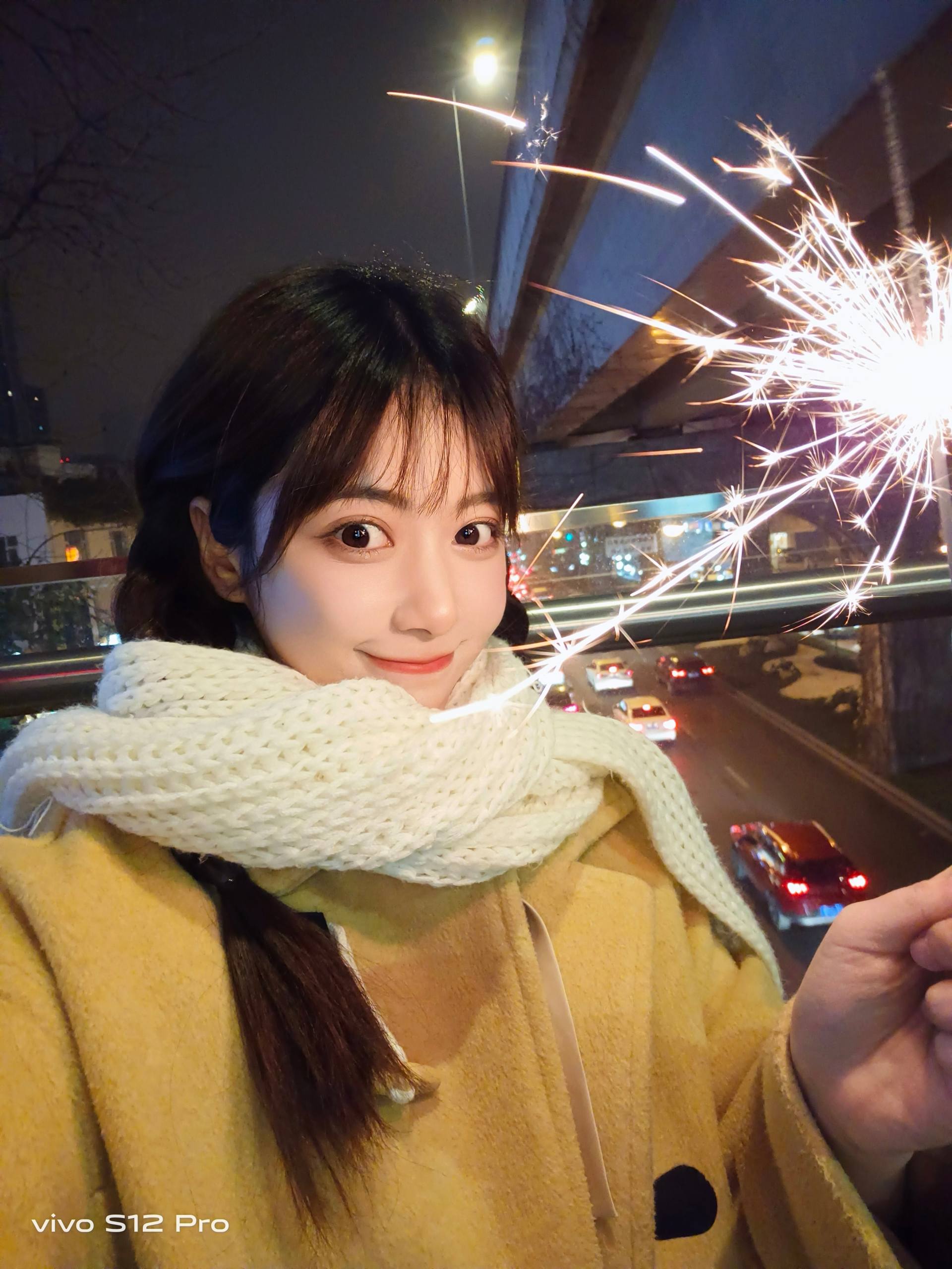 三张小姐姐的照片告诉你vivos12pro的真实自拍效果
