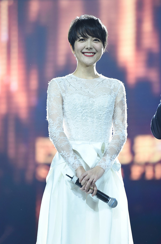 为汪涵退隐7年的杨乐乐亮相穿粉色西装如公主颜值逆向生长