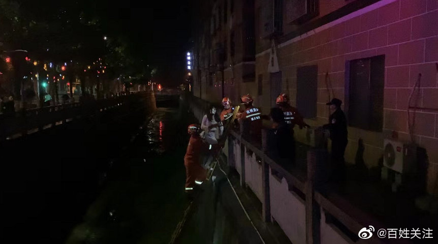 遵义 惊险！情侣吵架后相继跳桥被困河中央休闲区蓝鸢梦想 - Www.slyday.coM