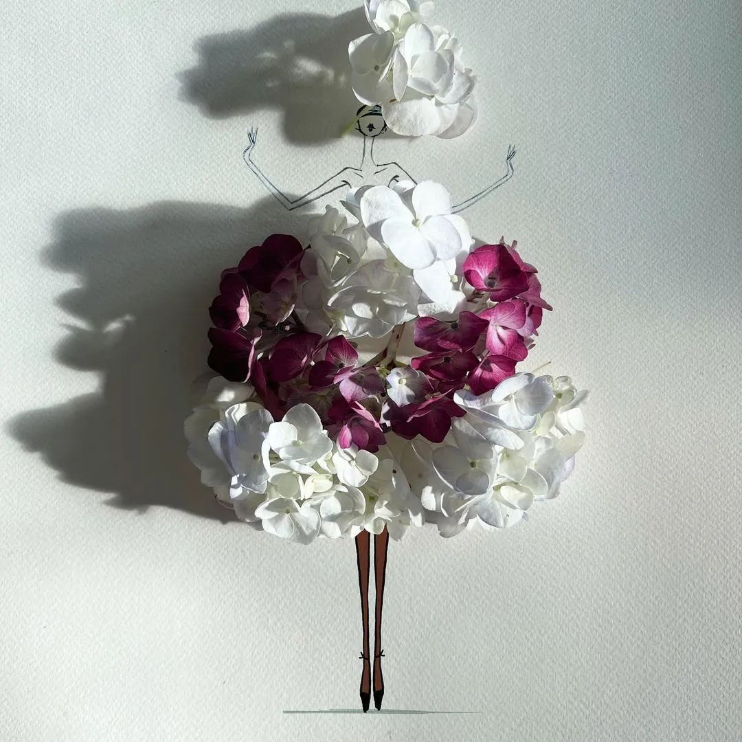 将手绘与鲜花结合，他把服装设计玩出了花，创意一百分休闲区蓝鸢梦想 - Www.slyday.coM