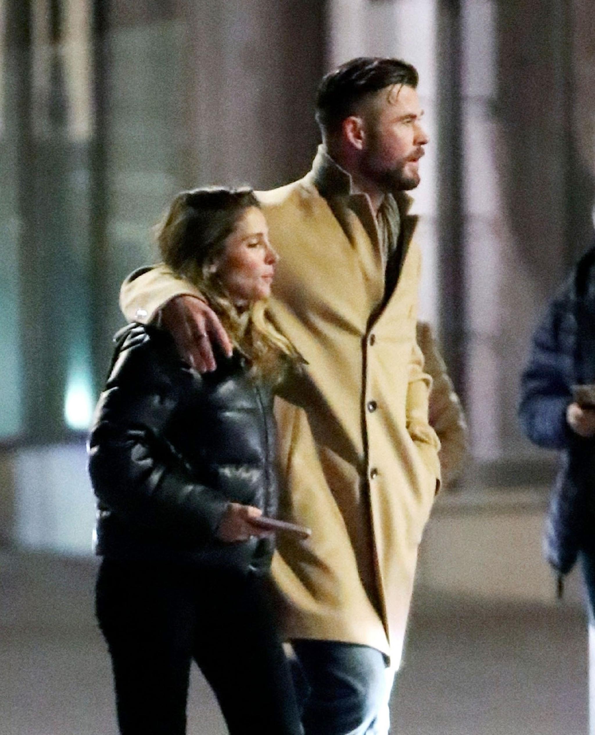 太酷了锤哥和锤嫂埃尔莎·帕塔奇新街拍!|街拍_新浪新闻