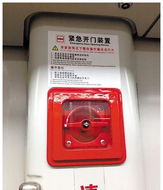 上海乘客被地铁门夹住后身亡地铁有多重保护机制为何都没用