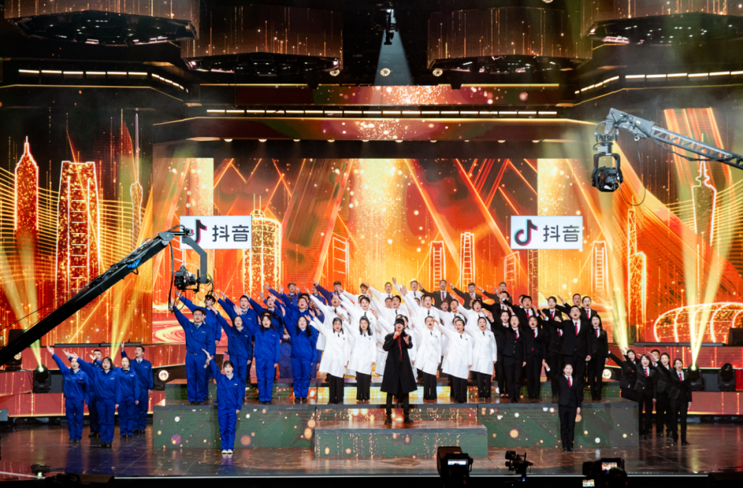 福虎生威闪耀小年2022湖南卫视春节联欢晚会奏响新春