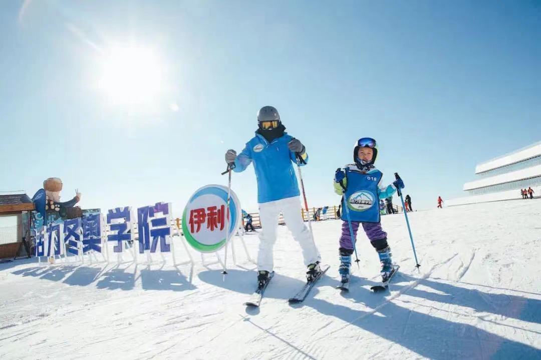 　　冰雪爱好者参与活力冬奥学院