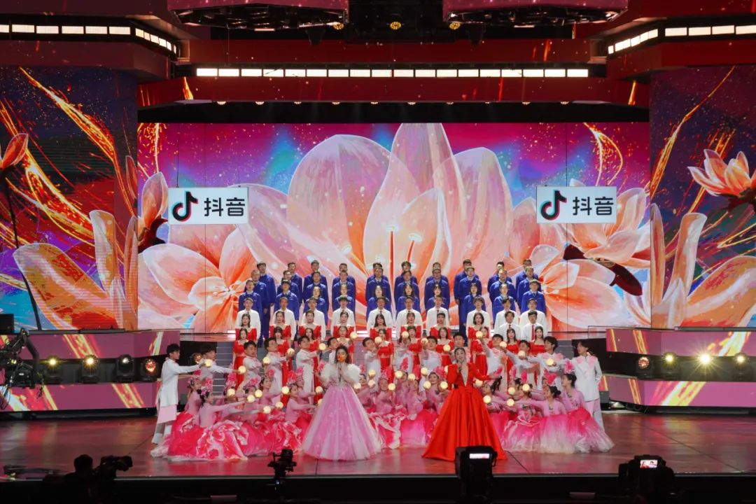 福虎生威闪耀小年2022湖南卫视春节联欢晚会奏响新春