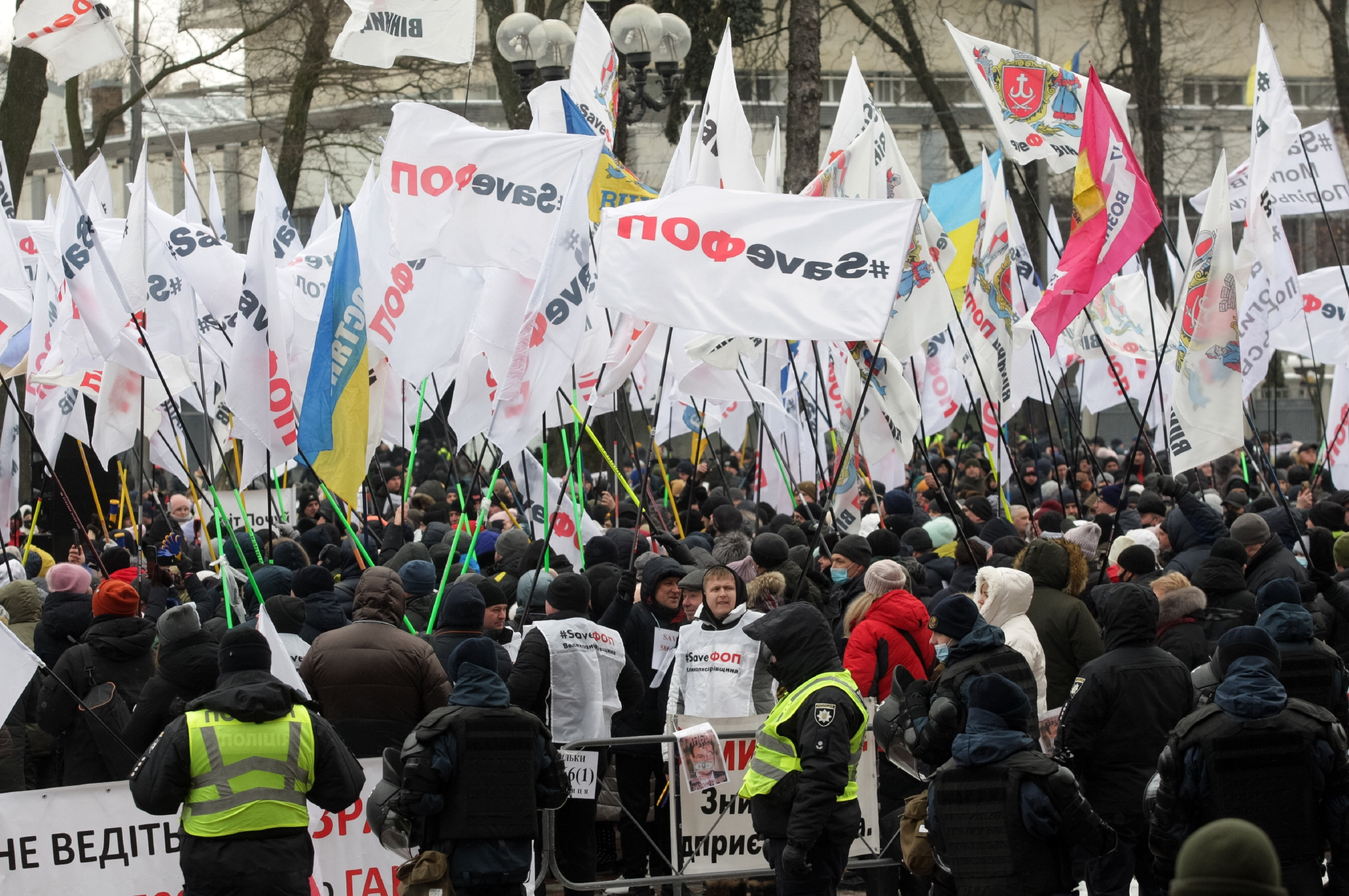 乌克兰首都爆发抗议，中小企业代表试图闯入最高议会大楼休闲区蓝鸢梦想 - Www.slyday.coM