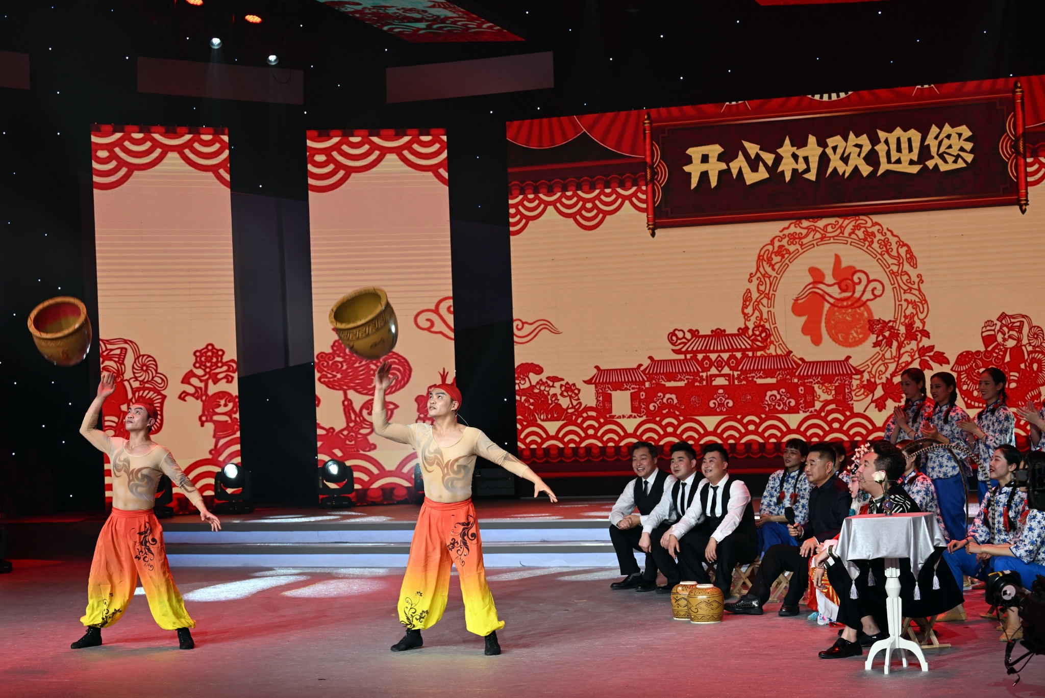 首届中国乡村振兴春节联欢晚会举行