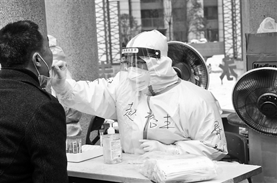 安阳首批奥密克戎感染病例治愈出院休闲区蓝鸢梦想 - Www.slyday.coM