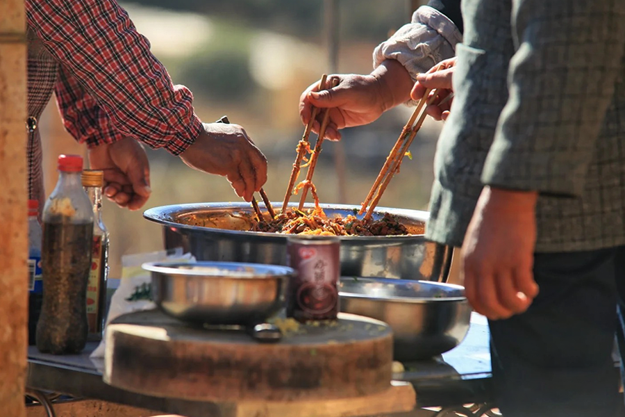 年夜饭上最贵的一道菜，居然用盆装？休闲区蓝鸢梦想 - Www.slyday.coM