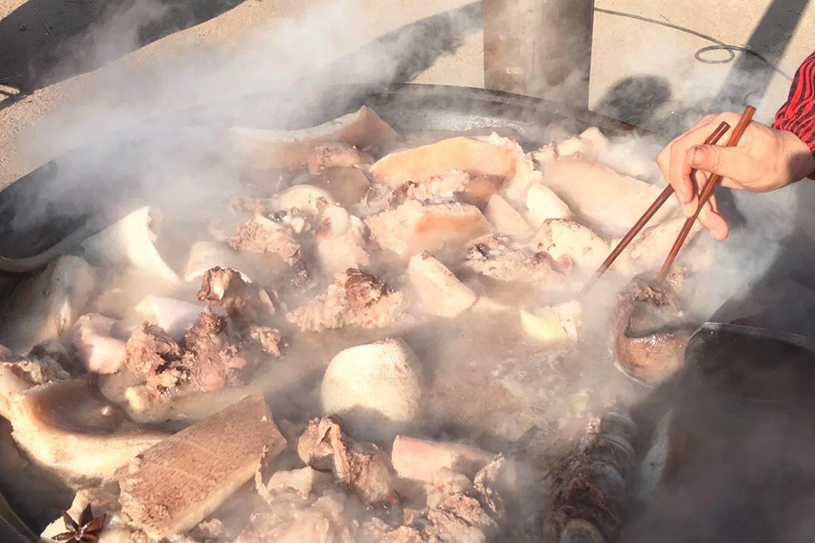 年夜饭上最贵的一道菜，居然用盆装？休闲区蓝鸢梦想 - Www.slyday.coM