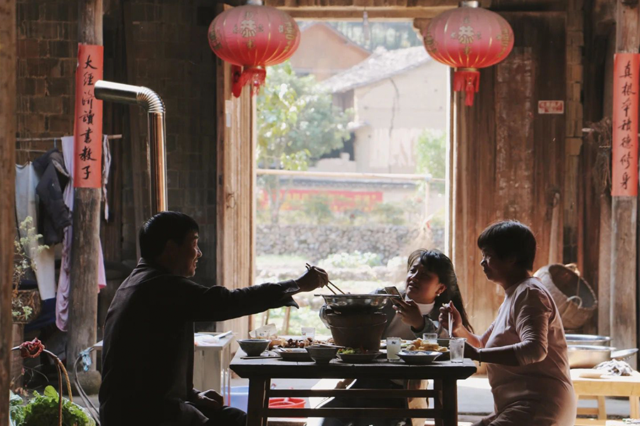 年夜饭上最贵的一道菜，居然用盆装？休闲区蓝鸢梦想 - Www.slyday.coM