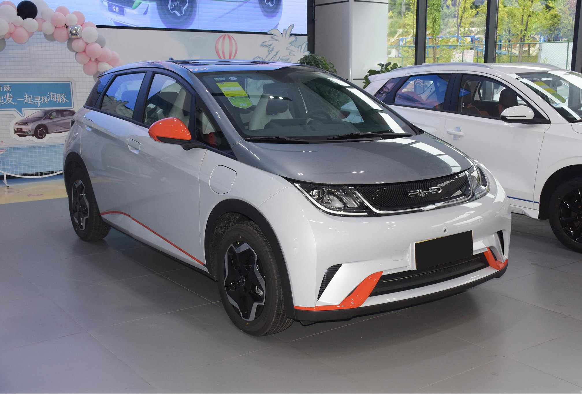 满电跑405公里带快充,灵活小巧代步车,好养好停,比亚迪海豚-新浪汽车