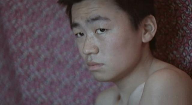 王宝强农村豪宅无人居住绿色大门被村民刻字