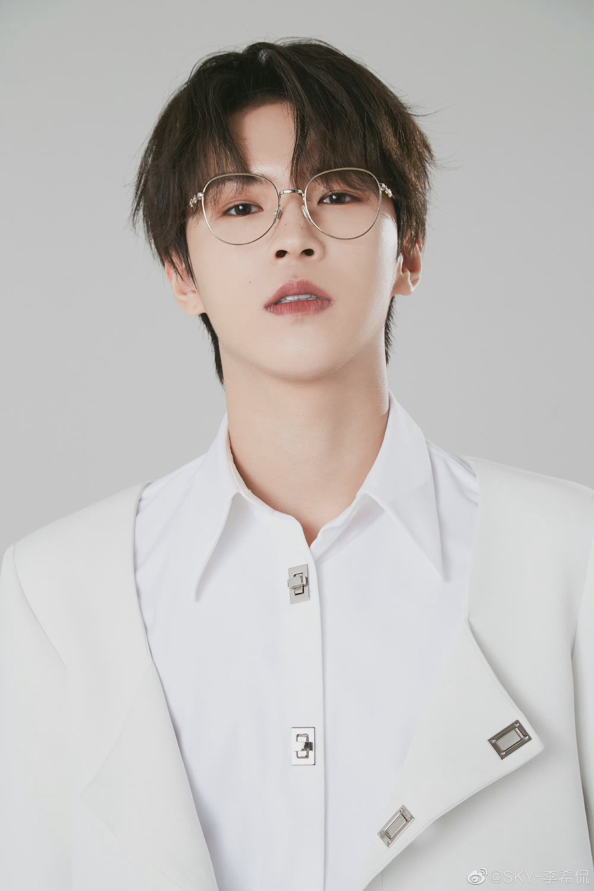 李希侃杂志开年封面预告视频旷野大片野蛮生长