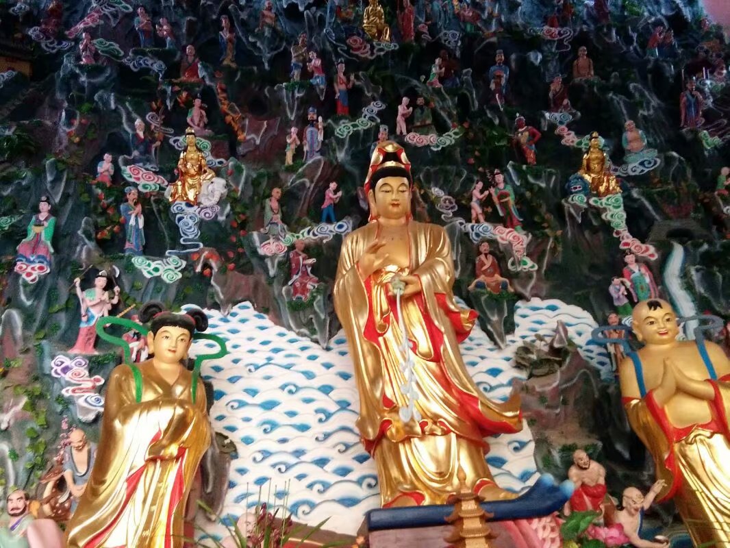 故事:二流子去偷供品,意外发现寺庙里的地洞里,有六个年轻女子休闲区蓝鸢梦想 - Www.slyday.coM 故事:二流子去偷供品,意外发现寺庙里的地洞里,有六个年轻女子休闲区蓝鸢梦想 - Www.slyday.coM