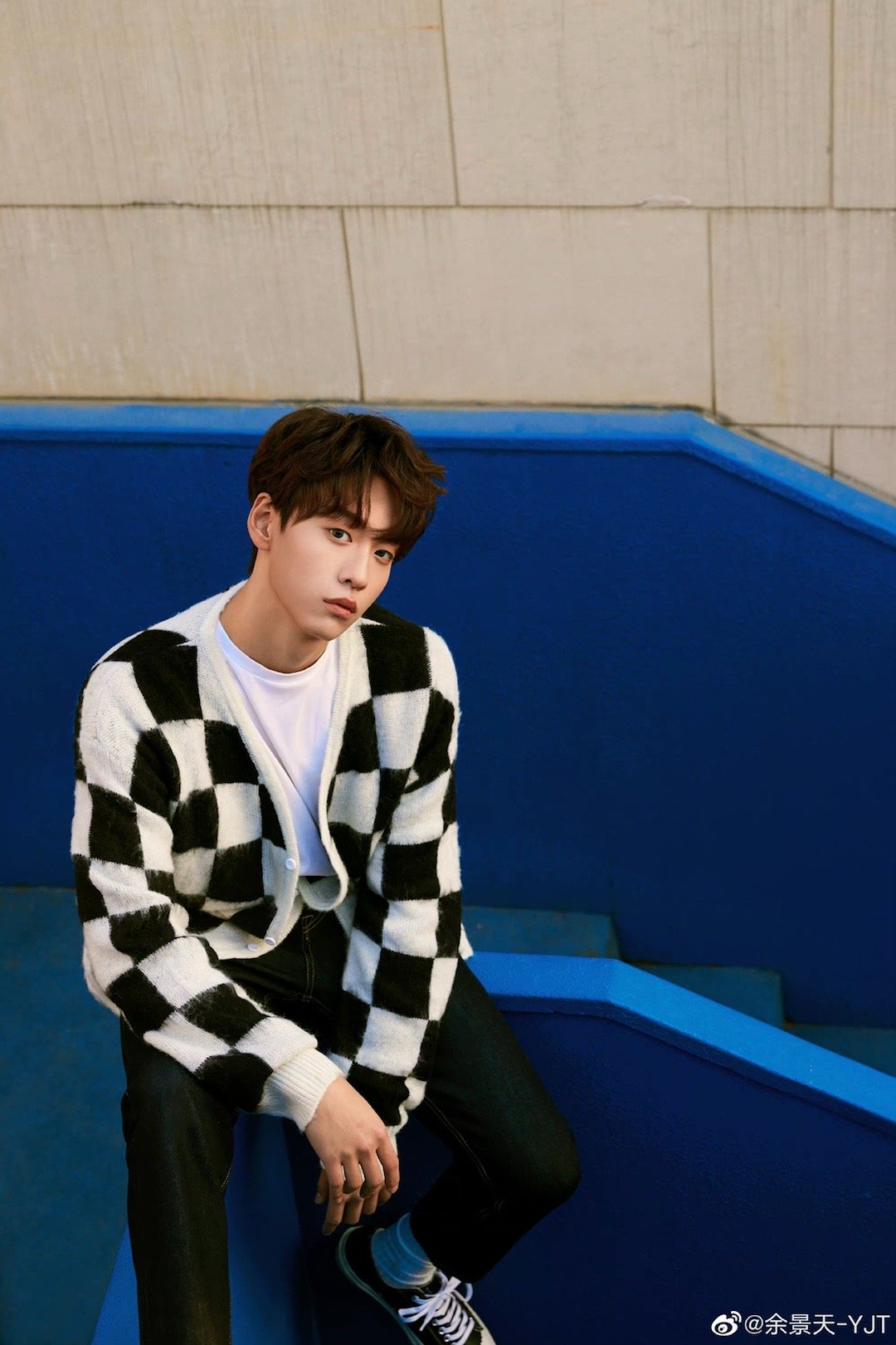 余景天最新自拍超会拍的冬日男友