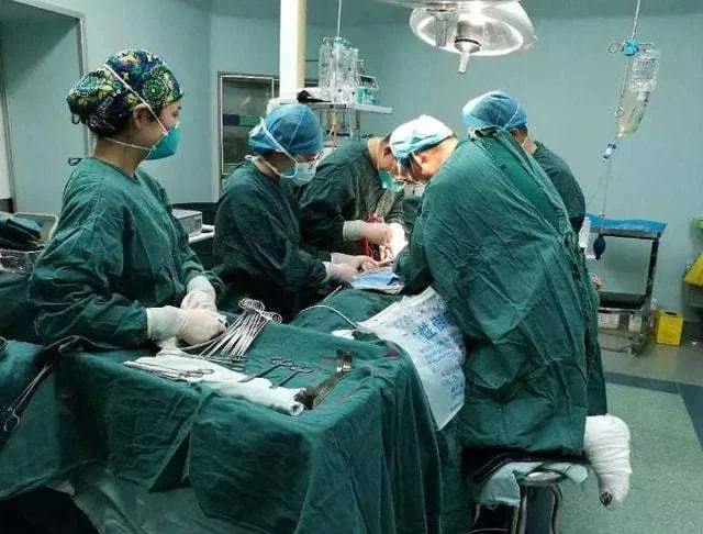 “手术室里全是钱”的背后，是患者的血和泪休闲区蓝鸢梦想 - Www.slyday.coM