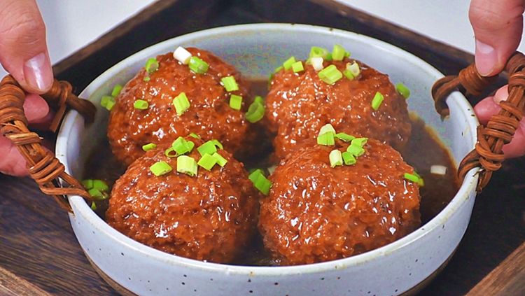 过年了教你四喜丸子的做法一炸一烧就是压轴大菜超简单