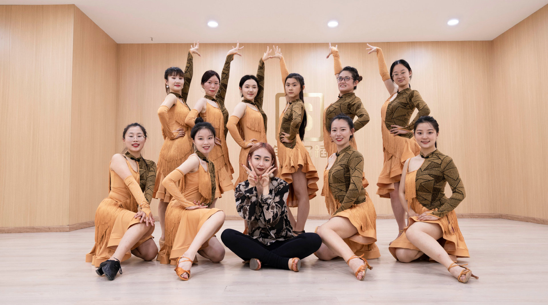 拉丁舞《春娇与志明》,热情似火的拉丁舞