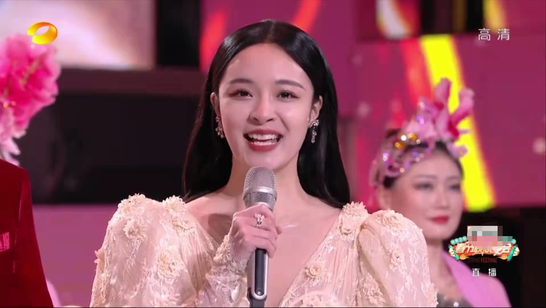 湖南春晚主持人何炅状态不佳汪涵最稳李莎旻子齐思钧靠边站