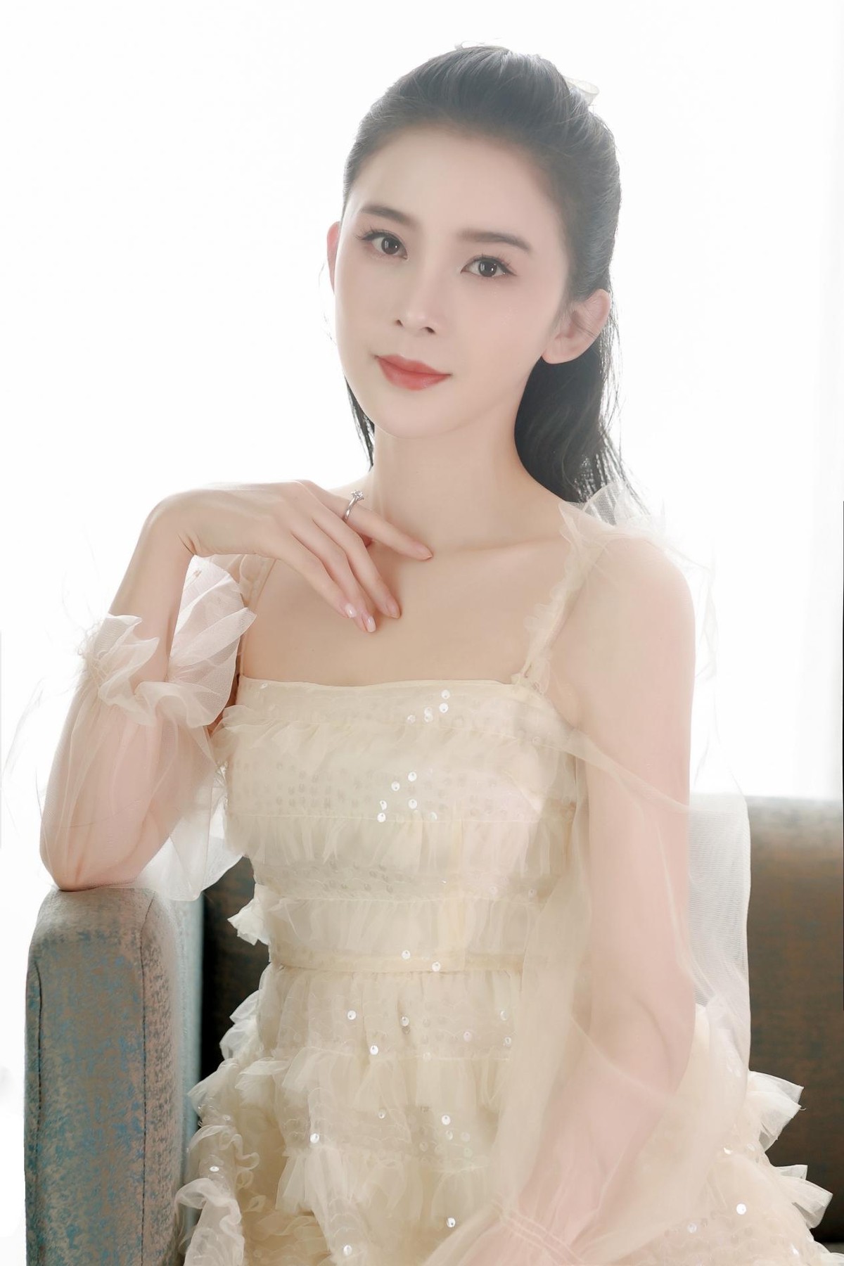 赵樱子最新活动照片曝光网友这仪态颜值敢打100分