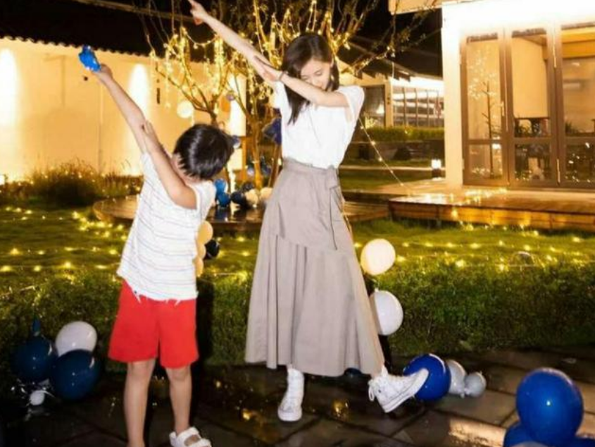 王子文发布做瑜伽照片 标准瑜伽动作几乎是常人难以想象的程度