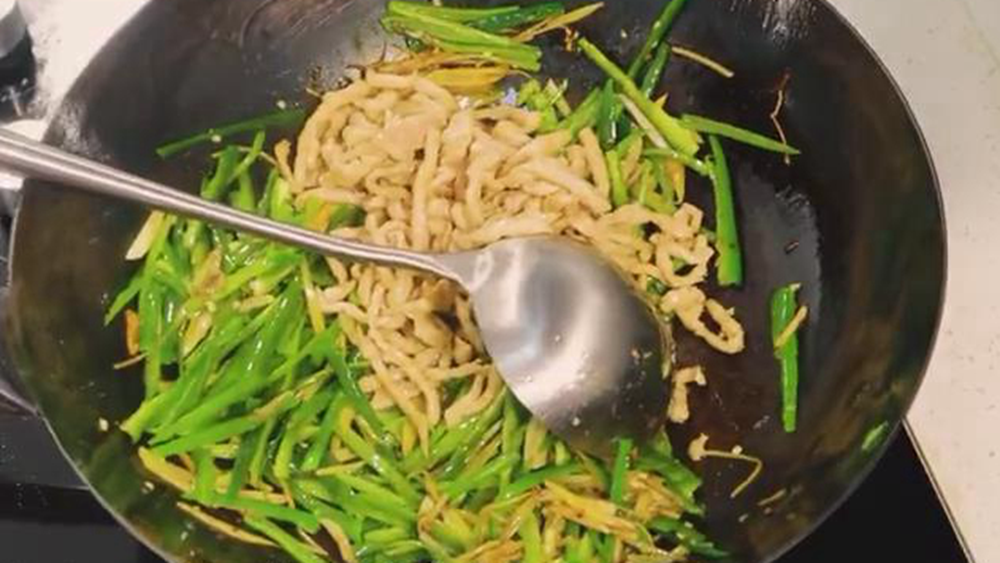 快餐店青椒肉丝为啥那么好吃?原来是这样炒的,肉丝滑嫩美味下饭休闲区蓝鸢梦想 - Www.slyday.coM 快餐店青椒肉丝为啥那么好吃?原来是这样炒的,肉丝滑嫩美味下饭休闲区蓝鸢梦想 - Www.slyday.coM